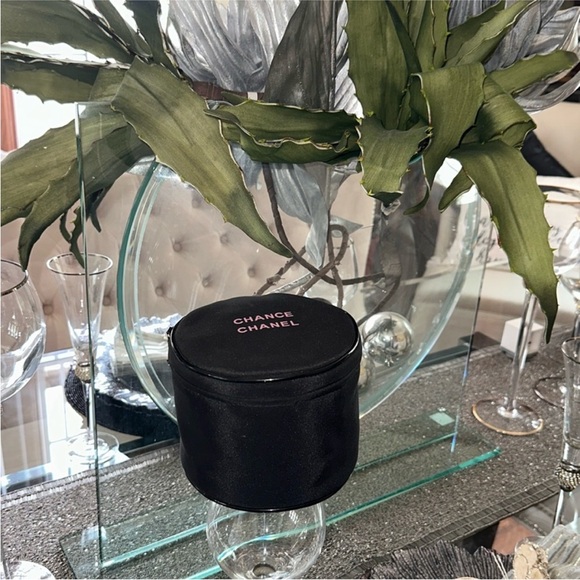 Bags and Ribbon - Picture 12 of 14